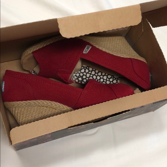Toms - Classic Red Canvas Wedge Sandal - Picture 3 of 10